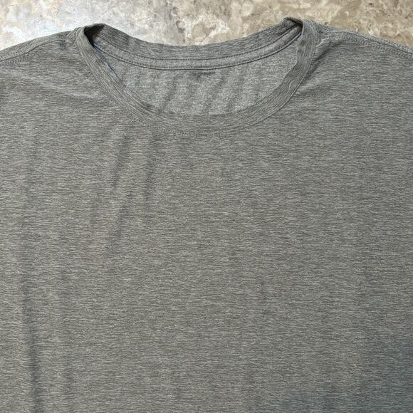 Vuori Shirt Mens Large Grey Strato Tech Tee Stretch Lightweight Yoga Gym - Picture 1 of 11
